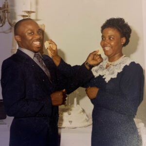 Midget Molley and Wife9 600x608